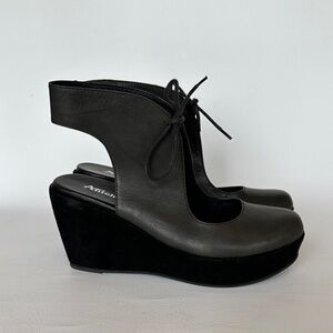 Antelope Platform Black Shoes